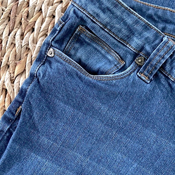 Kut from the Kloth Emma Ankle Straight Jean - Picture 9 of 16